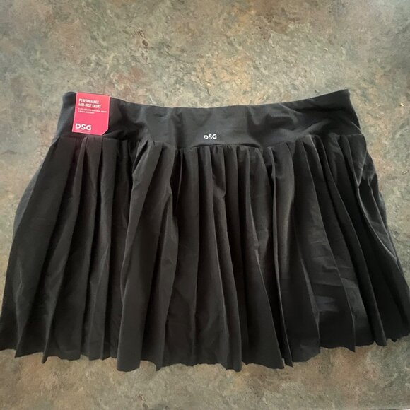 Women’s XXL DSG Moisture-Wicking Pleated Skort Pure Black‎ - Picture 2 of 9